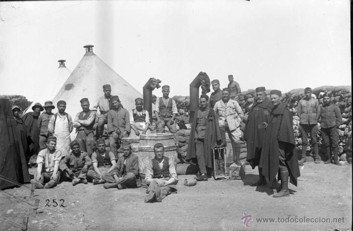 Militaria: FOTOGRAFIA DE CRISTAL NEGATIVO DE LA GUERRA DEL RIF, MILITARES EN MARRUECOS 1910 APROXIMADAMENTE, MI