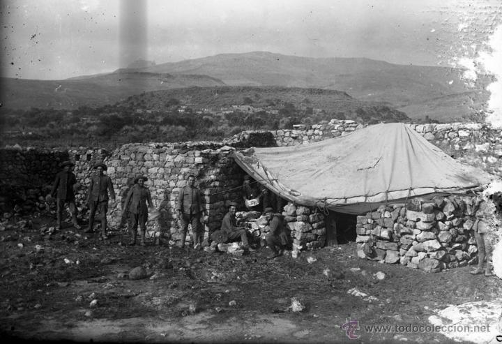 Militaria: FOTOGRAFIA DE CRISTAL NEGATIVO DE MILITARES EN LA GUERRA DEL RIF MARRUECOS 1910 APROXIMADAMENTE, MID