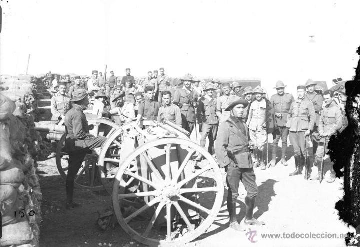 Militaria: FOTOGRAFIA DE CRISTAL NEGATIVO DE MILITARES EN LA GUERRA DEL RIF MARRUECOS 1910 APROXIMADAMENTE, MID