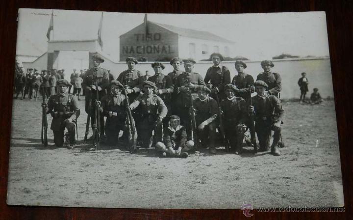 Military Antiques: FOTOGRAFIA MILITARES DE INFANTERIA PARTICIPANTES EN CONCURSO DE TIRO NACIONAL, TAMA&Ntilde;O POSTAL.