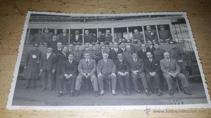Militaria: Fotografia de grupo de ferroviarios ?, de 14 x 9 cm. Fechada en 1933 republica espa&ntilde;ola
