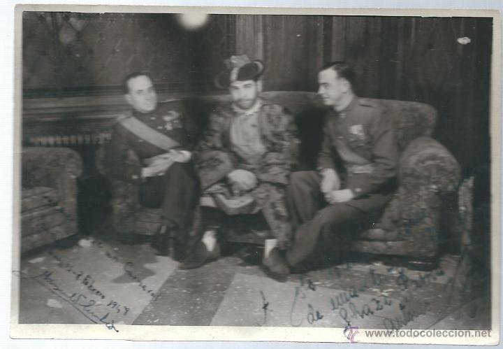 Militaria: EXTRAORDINARIA FOTOGRAFIA ANTIGUA DE DOS MILITARES Y UN SULTAN -DE CARNAVAL EL 8 - 2 - 1948