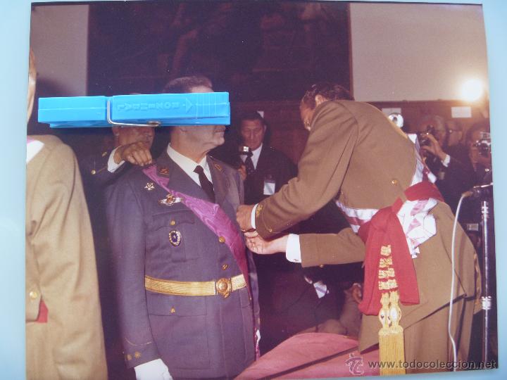 Militaria: ORDEN SAN HERMENEGILDO :REY D. JUAN CARLOS IMPONIENDO MEDALLA CORONEL AVIACION ESTADO MAYOR