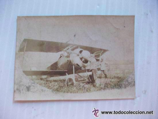 Military Antiques: AVIACION : FOTO DE MILITARES Y UN AVION BIPLANO