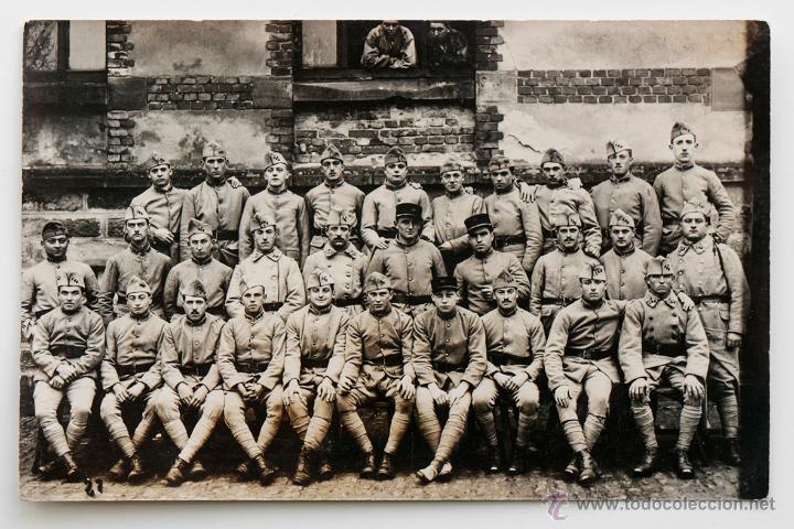 Military Antiques: Grupo de soldados franceses posando en el cuartel. 1927