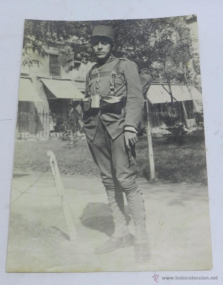 Military Antiques: FOTOGRAFIA DE SOLDADO DE ARTILLERIA REGIMIENTO NUMERO 30, MIDE 23 X 16 CMS.