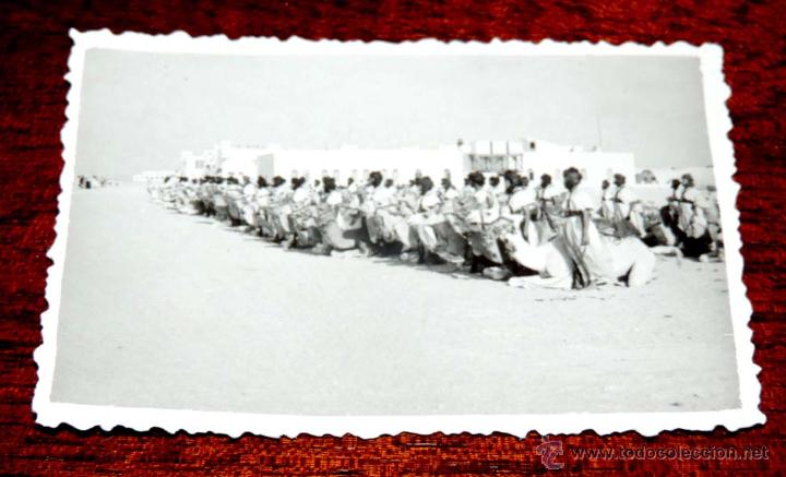 Militaria: FOTOGRAFIA DE TROPAS INDIGENAS EN SIDI IFNI, SAHARA, 1950, MIDE 8,8 X 6 CMS.