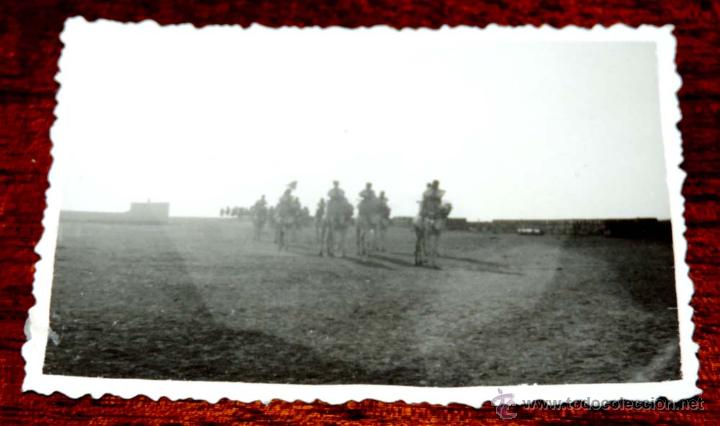 Militaria: FOTOGRAFIA DE TROPAS INDIGENAS EN SIDI IFNI, SAHARA, 1950, MIDE 8,8 X 6 CMS.