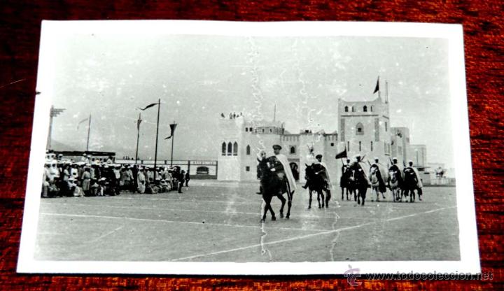 Militaria: FOTOGRAFIA DE TROPAS ESPA&Ntilde;OLAS DESFILANDO EN SIDI IFNI, SAHARA, 1950, MIDE 7X 4,7 CMS.