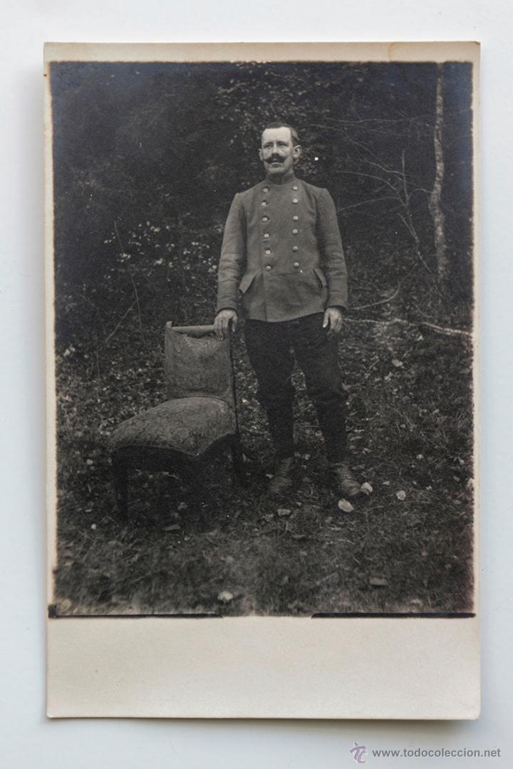 Military Antiques: Retrato de militar con bigote posando junta a una silla en un jard&iacute;n. 9 x 14 cm