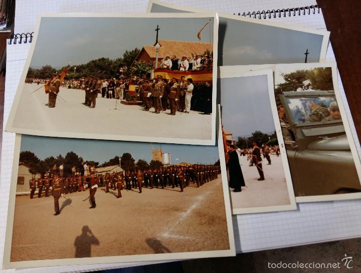 Militaria: 5 fotos a color, 17 x 12 cm, juras de bandera, a&ntilde;os 70