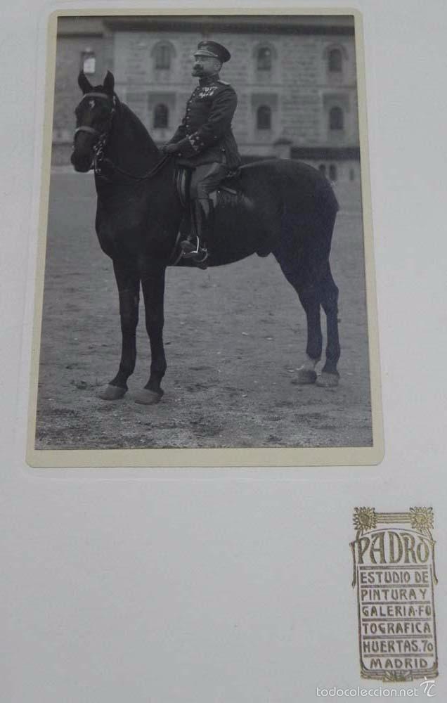 Militaria: FOTOGRAFIA DEL CAPITAN PROFESOR DE LA ACADEMIA DE INFANTERIA DE TOLEDO A CABALLO. FOTO PADRO, CON FI