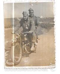 Militaria: FOTOGRAFIA ANTIGUA DE DOS MILITARES EN MOTO. 7,6 X 5,8 CM