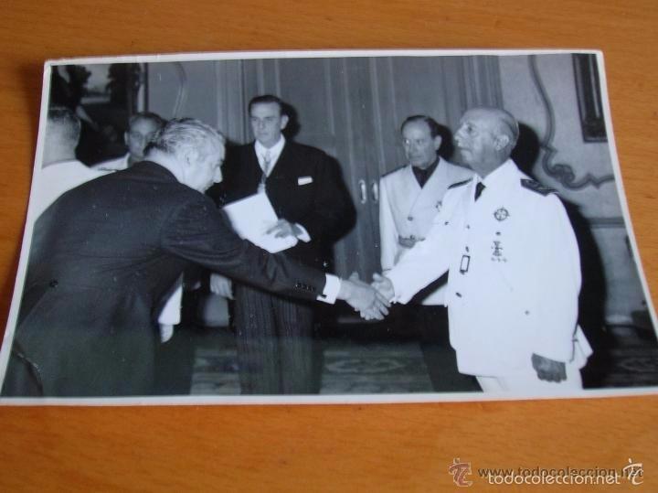 Militaria: FOTOGRAFIA ORIGINAL DEL GENERALISIMO FRANCO CON JERARCAS DEL MOVIMIENTO. FALANGE.