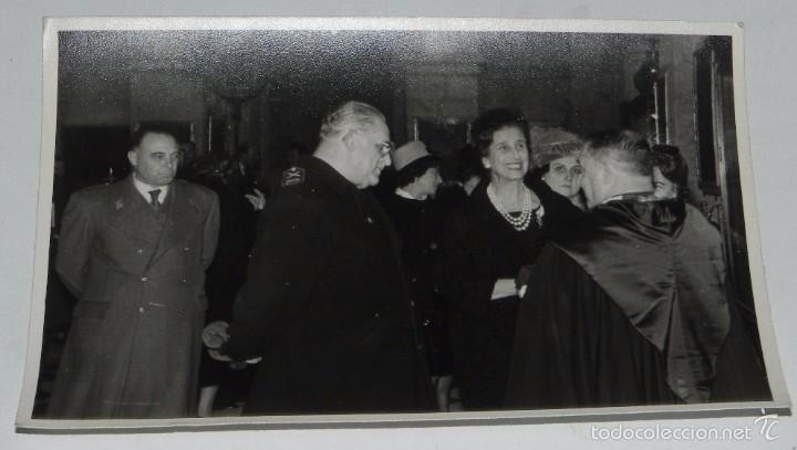 Militaria: FOTOGRAFIA DE LA VISITA DE CARMEN POLO A JAEN, ACOMPA&Ntilde;ADA DEL GOBERNADOR CIVIL, A&Ntilde;O 1963, FOTO ORTEG