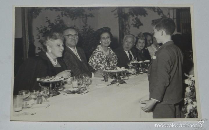 Militaria: FOTOGRAFIA DE LA COMIDA CELEBRADA CON MOTIVO DE LA VISITA DE CARMEN POLO A LA FERIA DE MUESTRAS, MAD