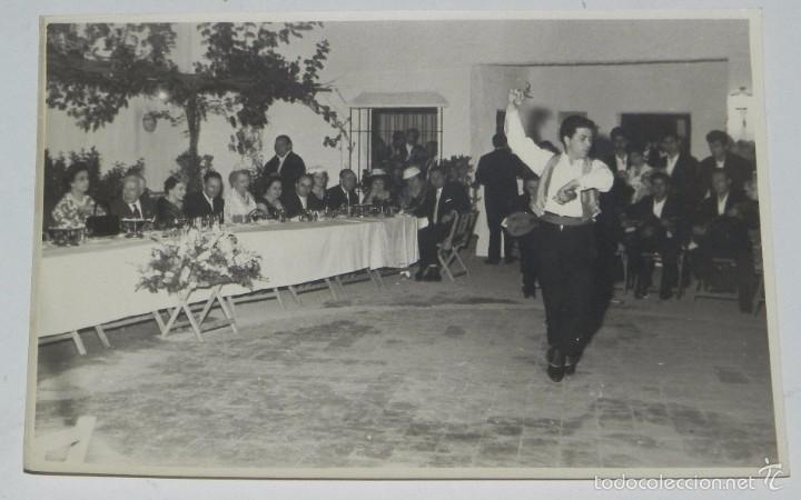Militaria: FOTOGRAFIA DE LA COMIDA CELEBRADA CON MOTIVO DE LA VISITA DE CARMEN POLO A LA FERIA DE MUESTRAS, MAD