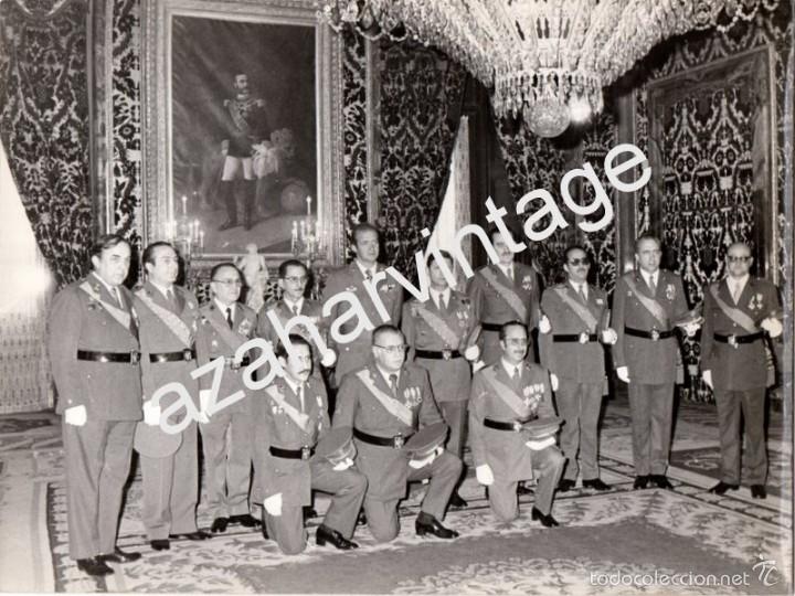 Militaria: MADRID,1977, AUDIENCIA DEL REY A V Y VI PROMOCIONES DE INTENDENCIA,BODAS DE PLATA,240X180MM