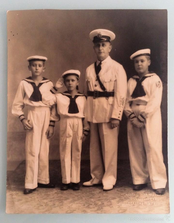Militaria: FOTO ANTIGUA DE MARINERO, OFICIAL? CON 3 NI&Ntilde;OS. HECHA EN VERACRUZ, M&Eacute;JICO. A MEDIADOS DE LOS A&Ntilde;OS 40