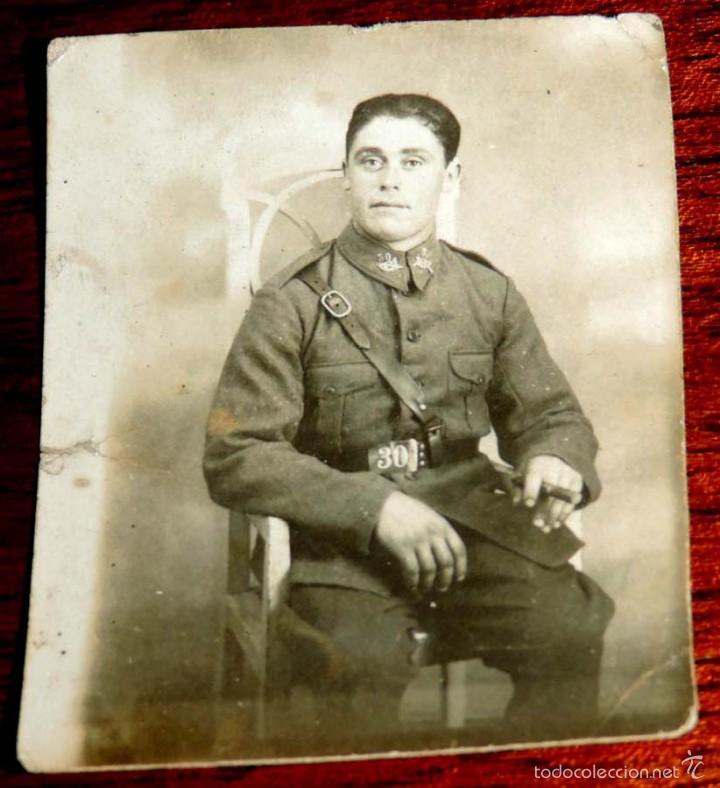 Militaria: ANTIGUA FOTOGRAFIA DE MILITAR DE INFANTERIA DEL REGIMIENTO N&ordm; 30, MIDE 5,8 X 4,8 CMS.