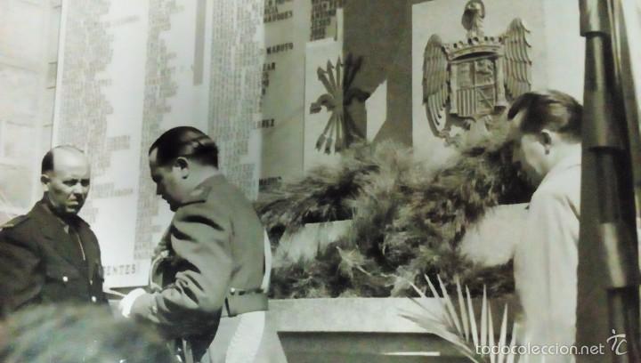 Militaria: R&Eacute;GIMEN FRANQUISTA Y MILITAR EN UNA OFRENDA - A&Ntilde;OS CINCUENTA