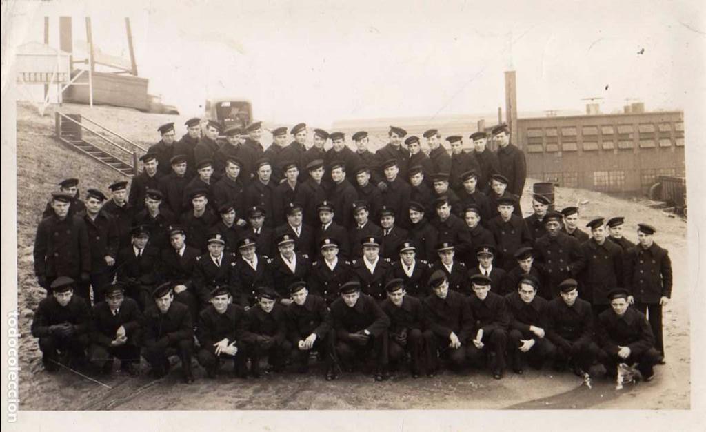 Militaria: Fotograf&iacute;a de prensa Grupo de militares ingleses. Marineros. New London Conn. Official U.S. Navy