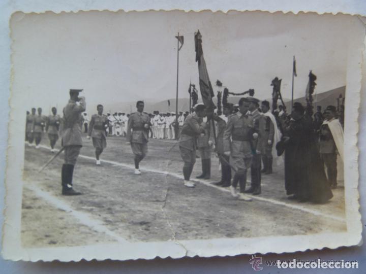 Militaria: SIDI IFNI : JURA DE BANDERAS DE MILITARES DE REGULARES ( PATER , CAPAS, TARBUCH , ETC ) , 1955.