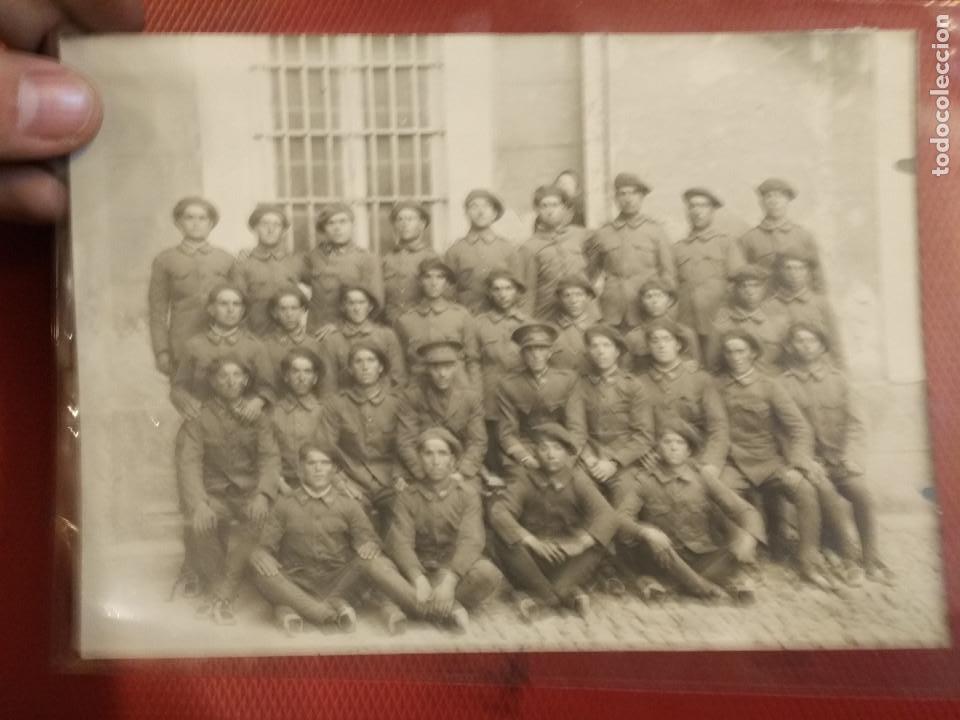 Militaria: Fotograf&iacute;a grupo de militares Medidas 17,50 x12 cm No figura fot&oacute;grafo.