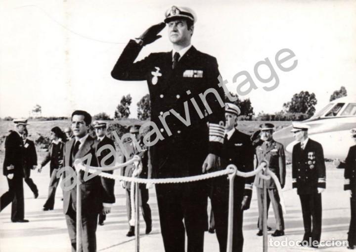 Militaria: ROTA, CADIZ,1976, EL REY DURANTE LOS ACTOS DE LA COMMEMORACION DE LAS CIEN MIL HORAS DE VUELO