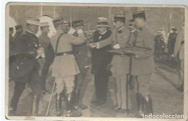 Military Antiques: BONITA FOTO-POSTAL  DE UN GRUPO DE MILITARES DEDICADA EN CASA BLANCA  EL 22 - 12 - 1929