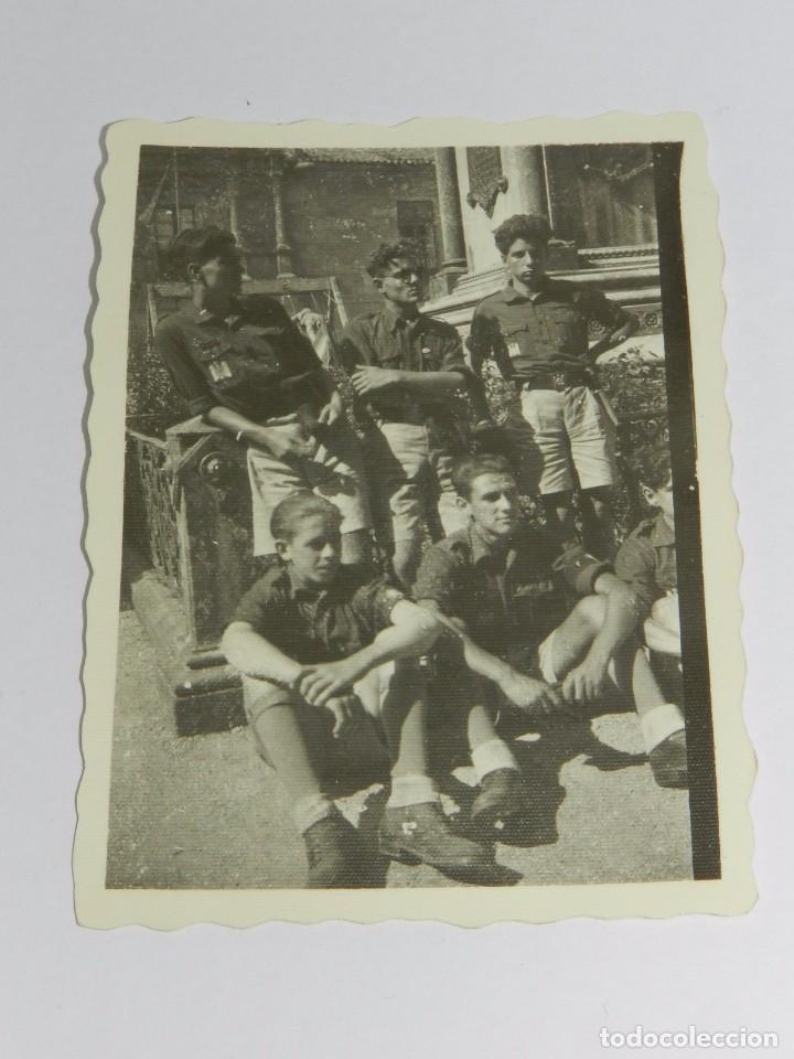 Militaria: FOTOGRAFIA DE MIEMBROS DEL FRENTE DE JUVENTUDES, FALANGE, EN SANTIAGO DE COMPOSTELA, A JULIO DE 1943
