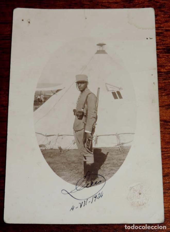 Militaria: FOTO POSTAL DE SOLDADO DE GUARDIA EN CAMPAMENTO, FECHADA EN 1924, TAMA&Ntilde;O POSTAL