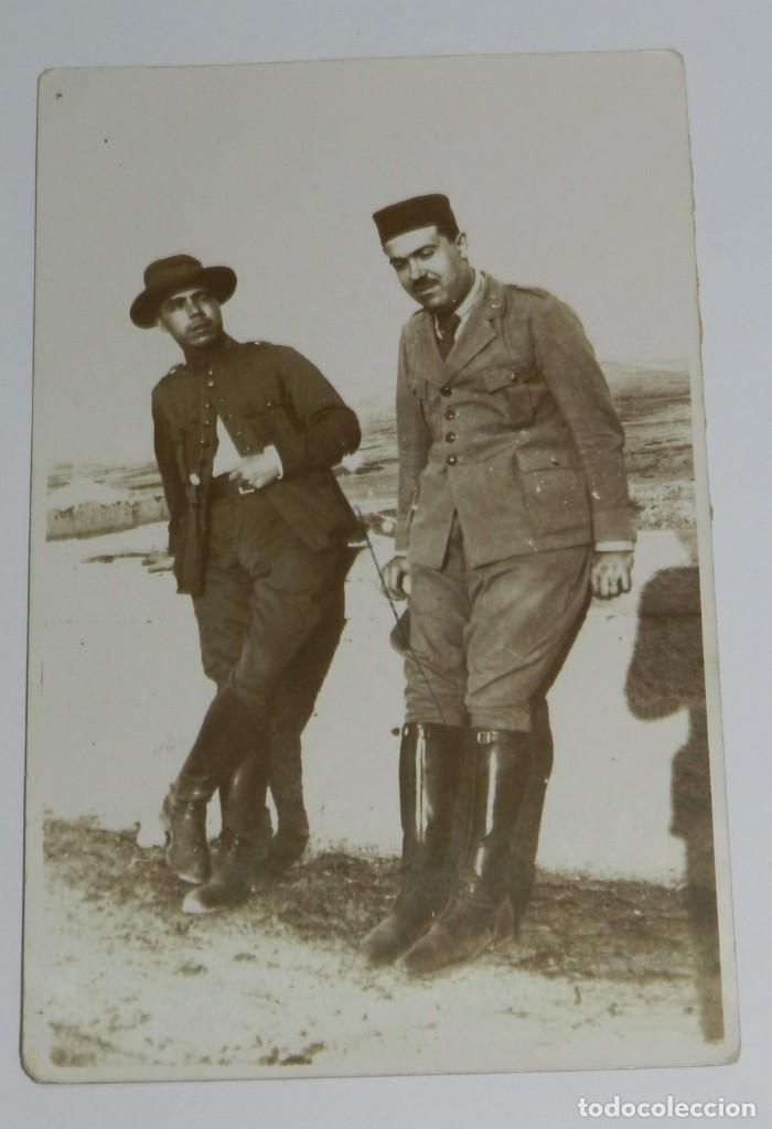 Militaria: FOTOGRAFIA DE MILITARES ESPA&Ntilde;OLES EN CAMPAMENTO DURANTE LA GUERRA DEL RIF, TAMA&Ntilde;O POSTAL.