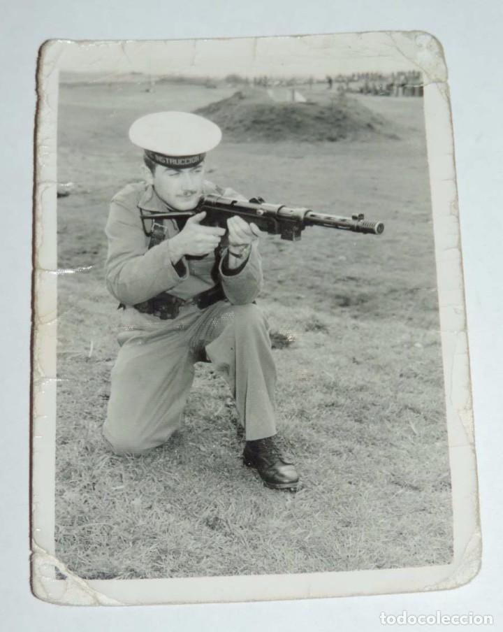 Militaria: FOTOGRAFIA DE MILITAR EN MANIOBRAS O PRACTICAS DE TIRO, MIDE 9 X 6 CMS.