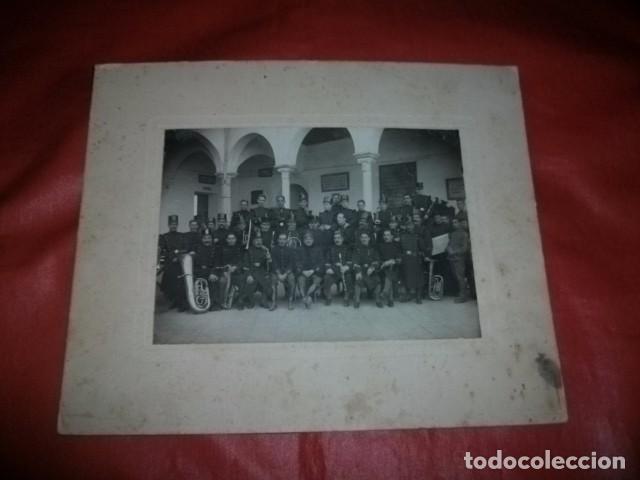 Militaria: ANTIGUA FOTOGRAF&Iacute;A DE BANDA MILITAR DE M&Uacute;SICA. MONTADA SOBRE CARTON&Eacute; ORIGINAL DE &Eacute;POCA