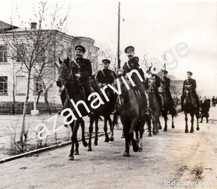 Militaria: ANTIGUA FOTOGRAFIA DE PRENSA, COSACOS RUSOS, FOT.COPRENSA,130X110MM