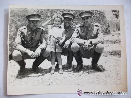 Military Antiques: FOTO ALFERECES DE MILICIAS UNIVERSITARIAS DE REGULARES CON PLACA Y CORDON. TETUAN