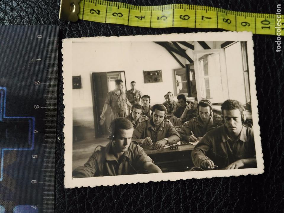 Militaria: Fotograf&iacute;a de militares con cascos