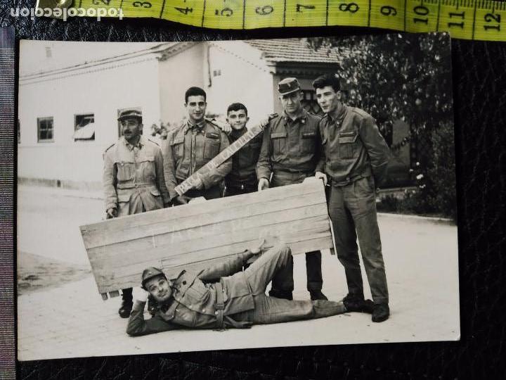Militaria: Antigua fotograf&iacute;a en militar soldados 1970