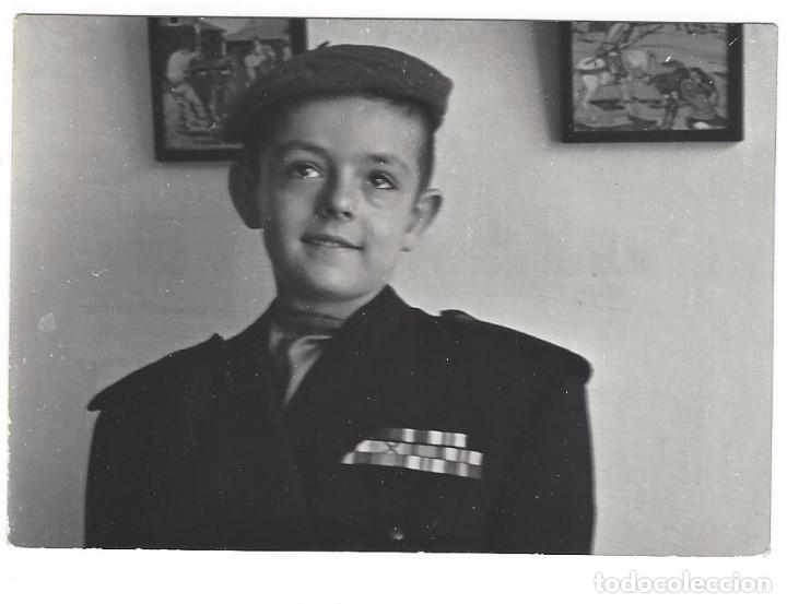 Militaria: NI&Ntilde;O CON UNIFORME MILITAR ESPA&Ntilde;OL