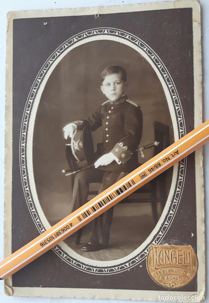 Militaria: Foto de estudio de ni&ntilde;o como uniforme de teniente coronel de Cazadores