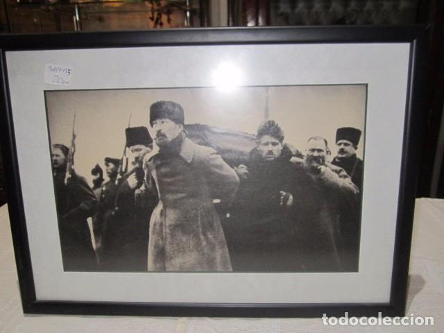 Militaria: Reproducci&oacute;n Fotograf&iacute;a enmarcada. 34,5 x 24,5 cms.
