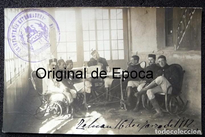 Militaria: (JX-170653)Tarjeta postal de D.Celestino Muga y Oficiales del Reg de Infanter&iacute;a Extremadura n&ordm; 15