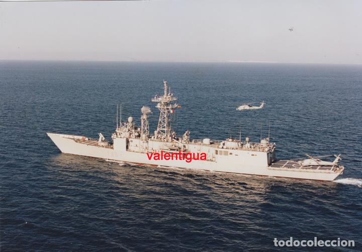 Militaria: Gran fotograf&iacute;a. Fragata Navarra F-85. Portaaviones vigilancia. Espa&ntilde;a.