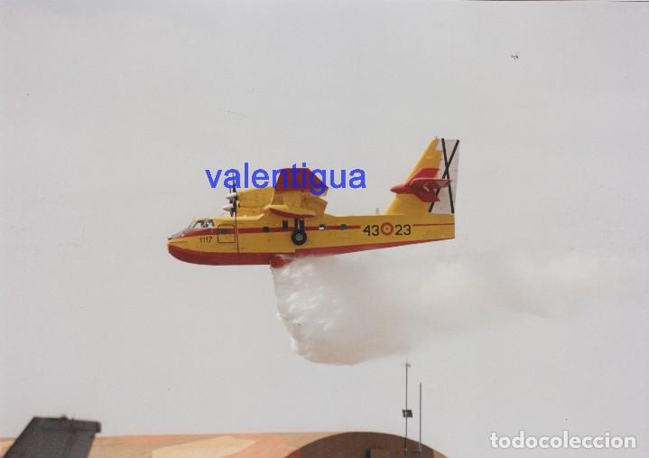 Militaria: Fotograf&iacute;a. Bombardier 1117  43 23, Anfibio, lucha contra-incendios.
