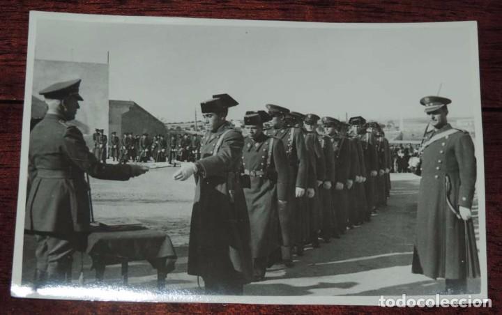 Militaria: FOTOGRAFIA DE JURA DE BANDERA EN EL COLEGIO DE GUARDIA JOVENES EN NOVIEMBRE DE 1943, GUARDIA CIVIL,
