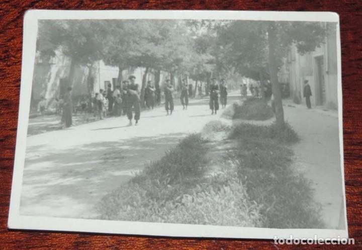 Military Antiques: FOTOGRAFIA DE JURA DE BANDERA EN EL COLEGIO DE GUARDIA JOVENES DE VALDEMORO EN 1943, GUARDIA CIVIL,