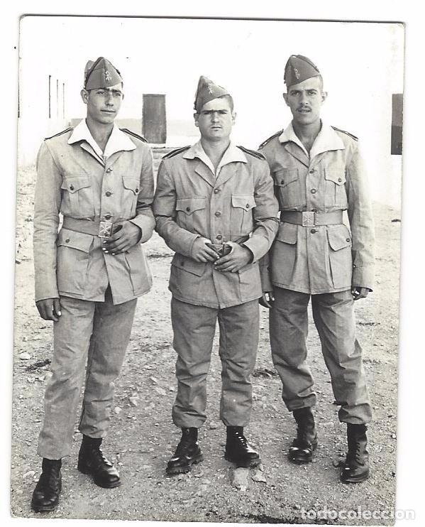 Militaria: SOLDADOS ESPA&Ntilde;OLES DE LA LEGI&Oacute;N CON DEDICATORIA EN LA PARTE POSTERIOR A&Ntilde;O 1964