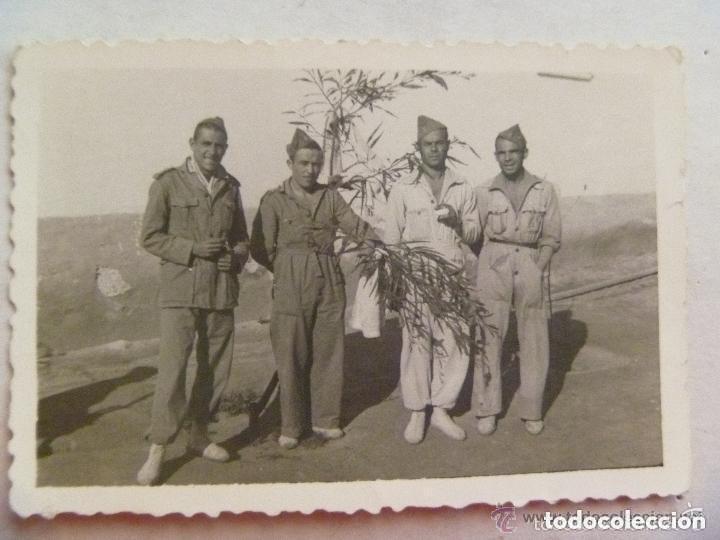 Militaria: LA LEGION : FOTO DE LEGIONARIOS DEL IV TERCIO ALEJANDRO FARNESIO. VILLA SANJURJO 1952.