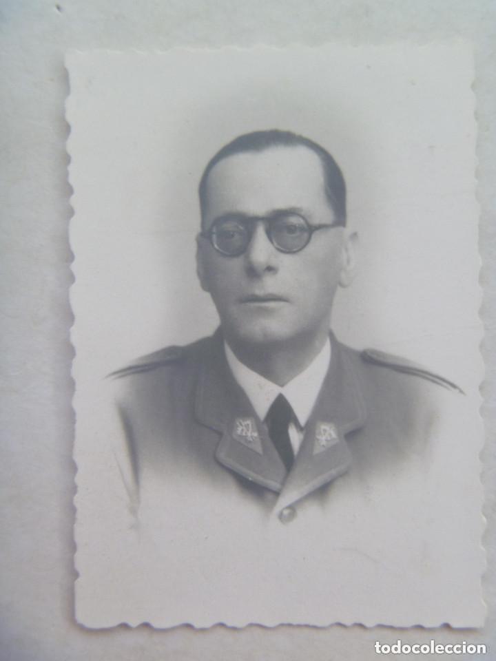 Militaria: RARISIMA FOTO DE OFICIAL CABALLERIA DE 1940 CON ROMBOS UNIFORMIDAD 1942 Y EN SOLAPA INFERIOR.
